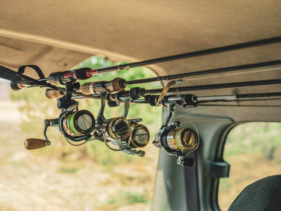 Varas de Pesca no Carro